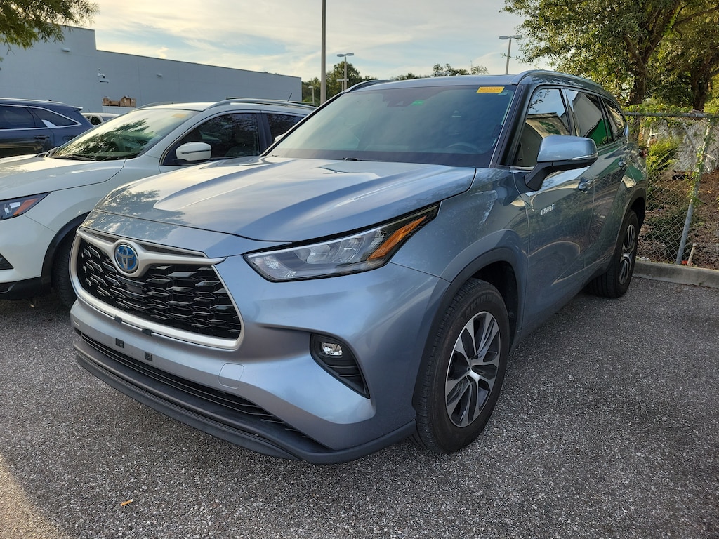 Used 2020 Toyota Highlander Hybrid XLE SUV