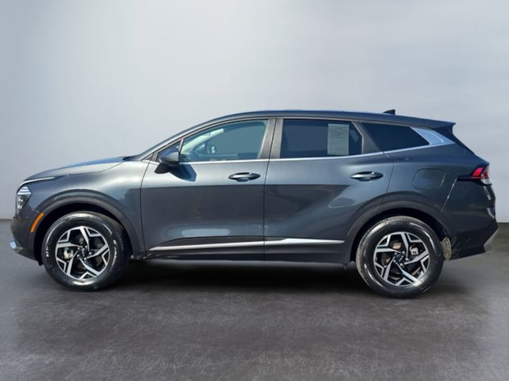 Used 2025 Kia Sportage LX SUV