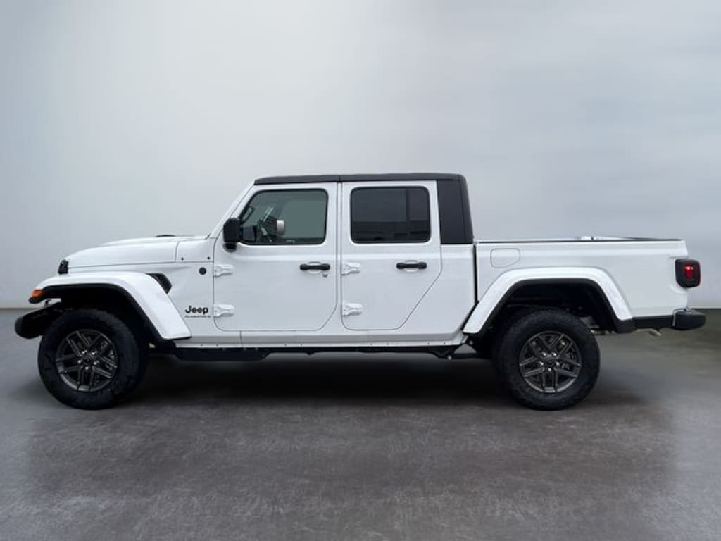 New 2026 Jeep Gladiator SPORT S 4X4 Pickup