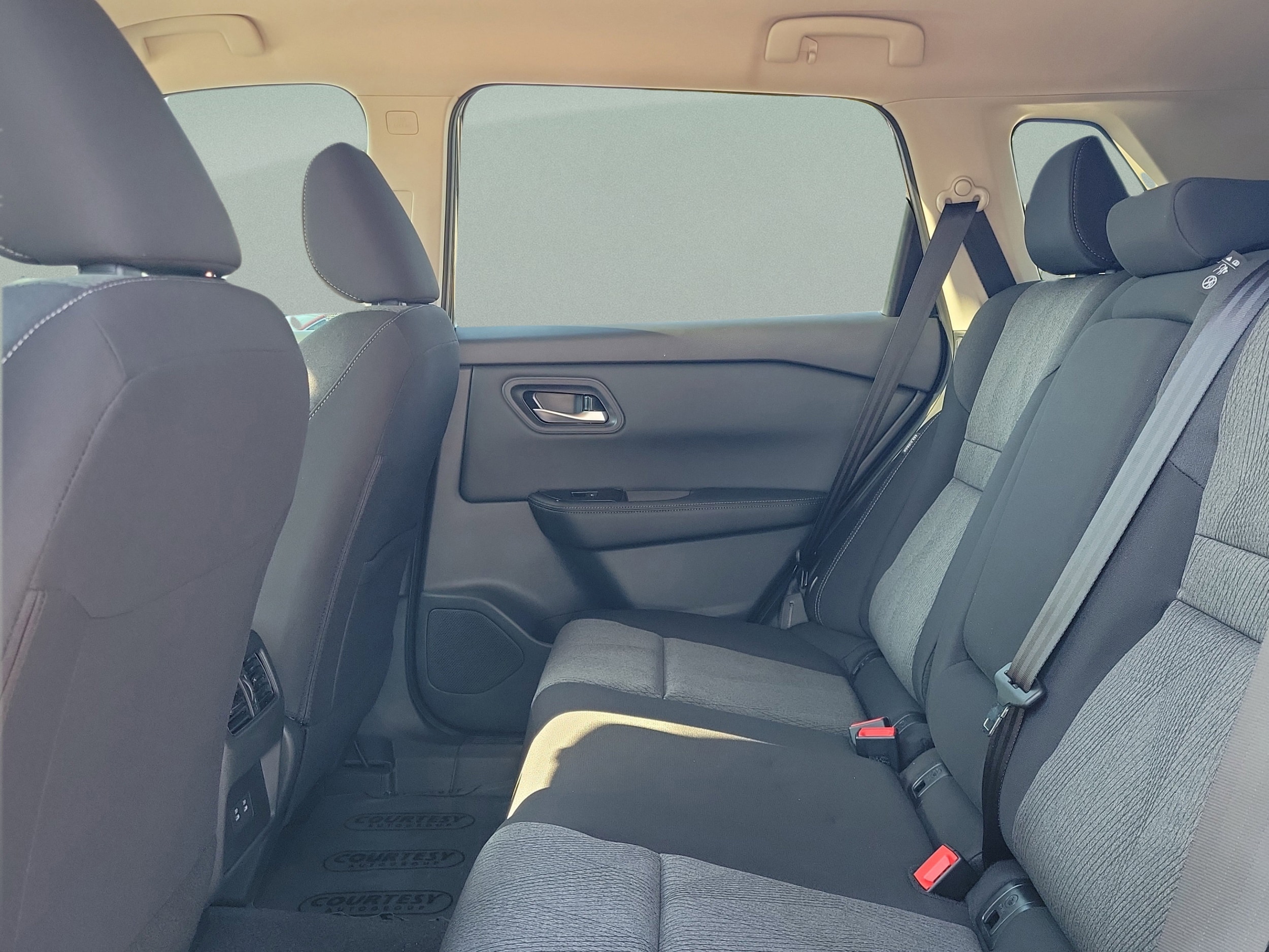 2026 Nissan Rogue SV - Photo 16