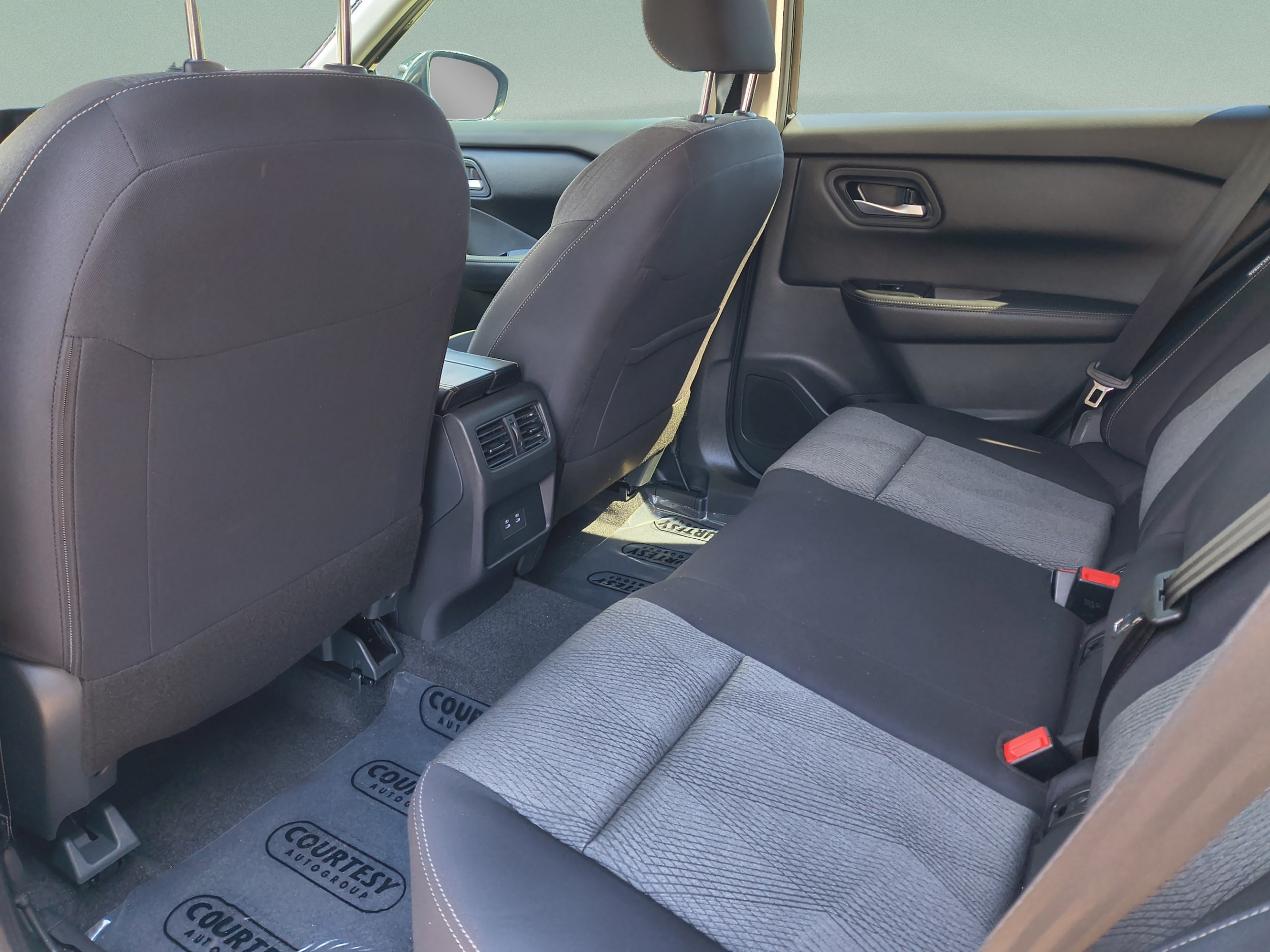 2026 Nissan Rogue SV - Photo 15