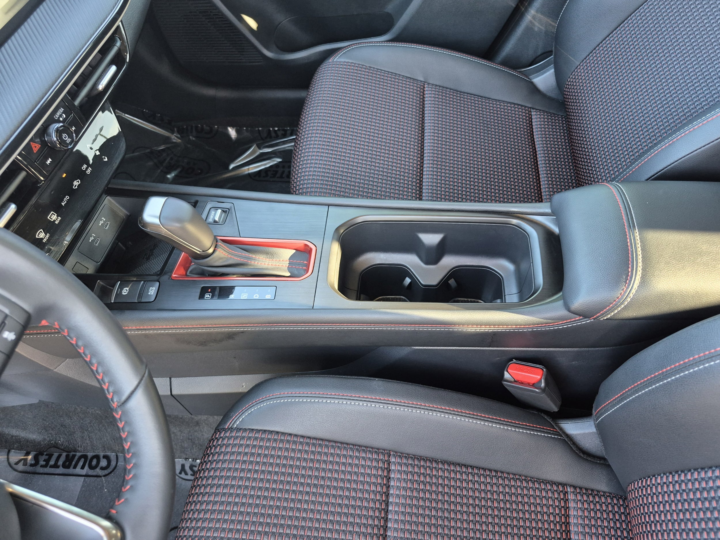 2025 Nissan Kicks SR - Photo 22