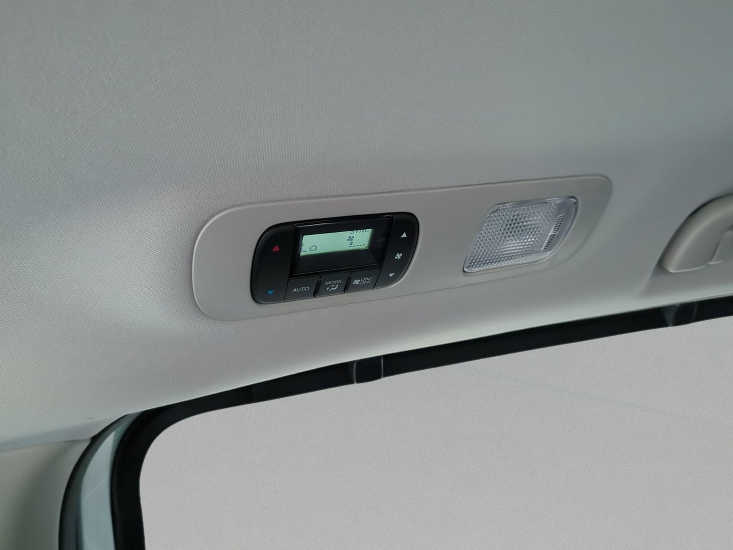 2025 Honda Odyssey EX-L - Photo 32