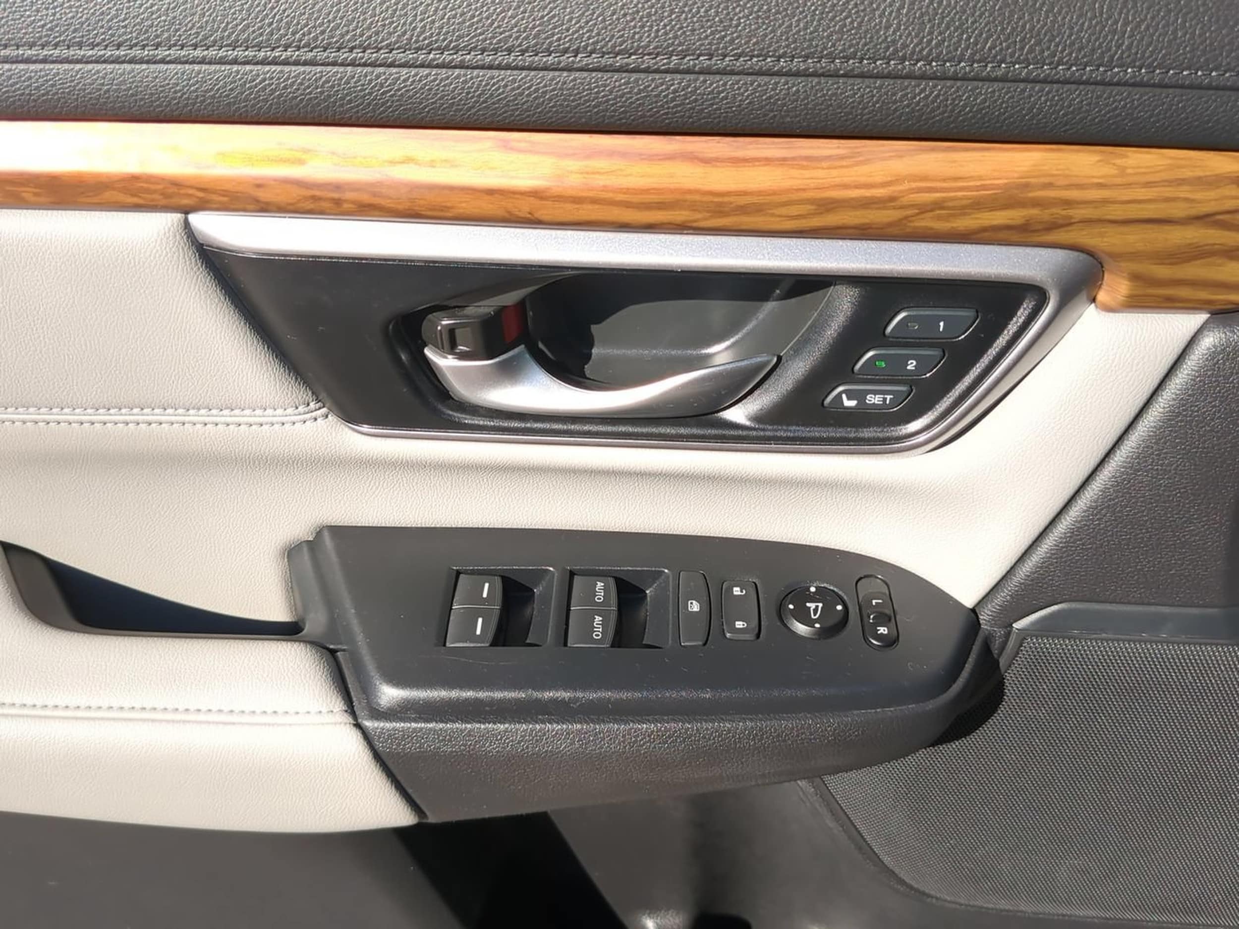 2018 Honda CR-V Touring - Photo 17