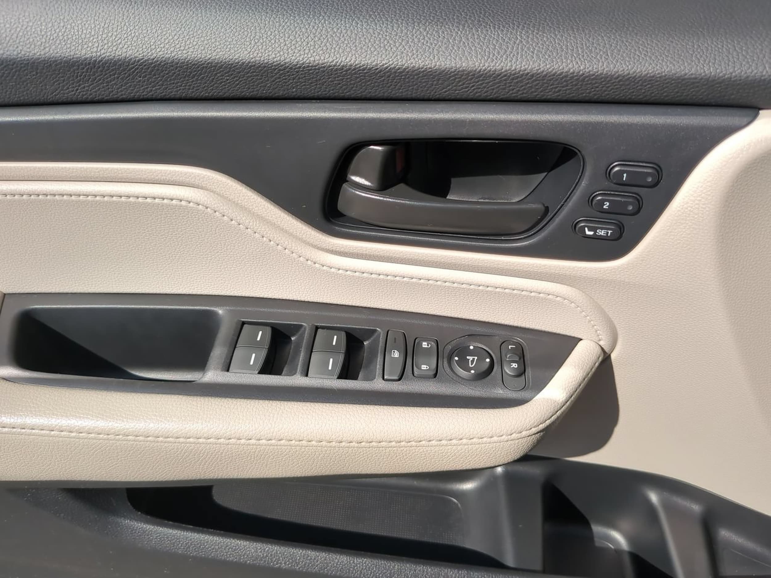 2025 Honda Odyssey EX-L - Photo 17