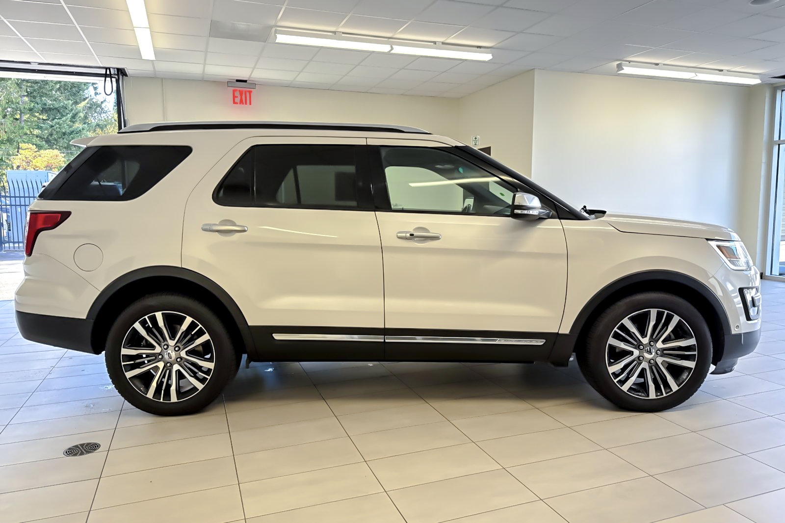 Used 2017 Ford Explorer Platinum SUV