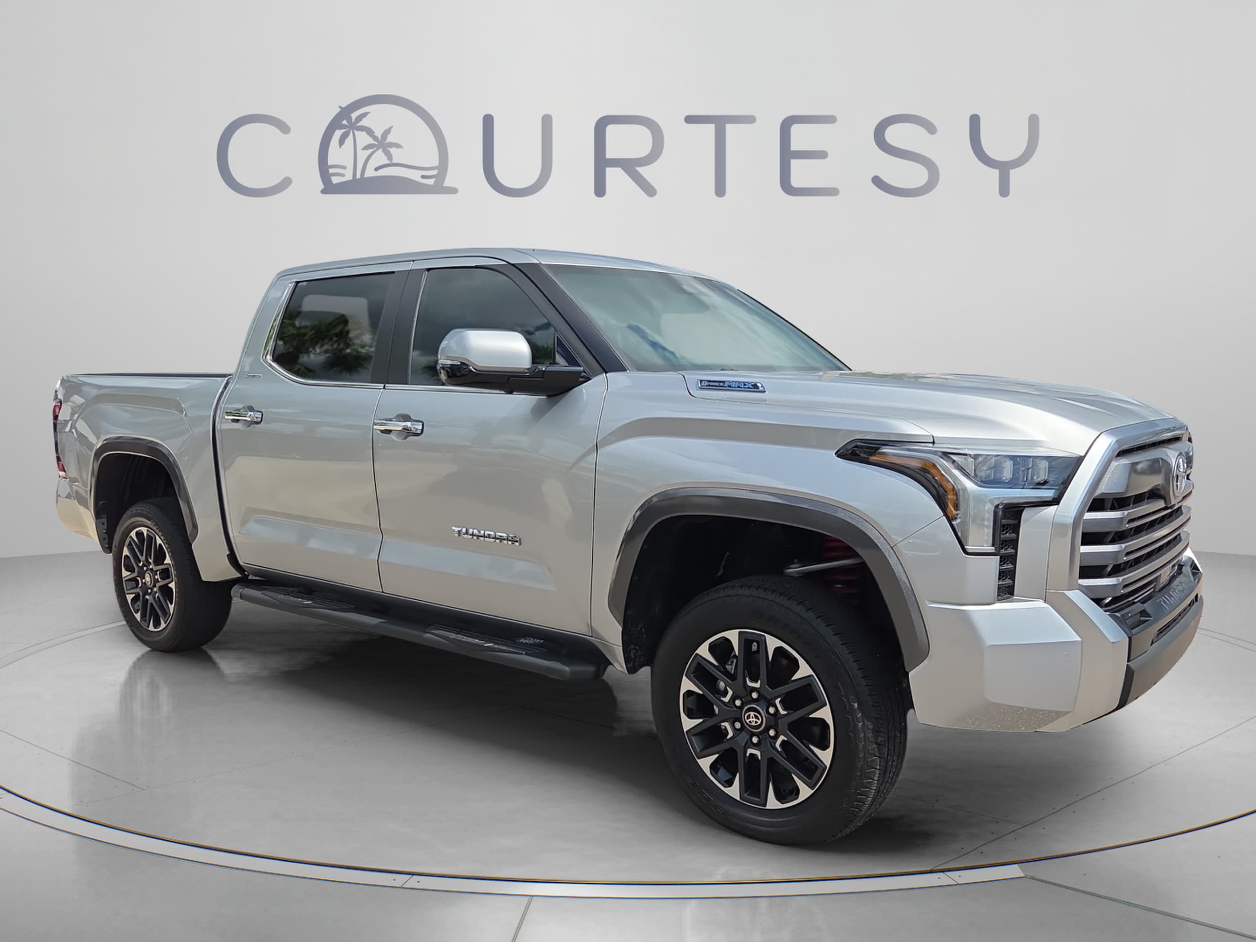 2025 Toyota Tundra Limited - Photo 8