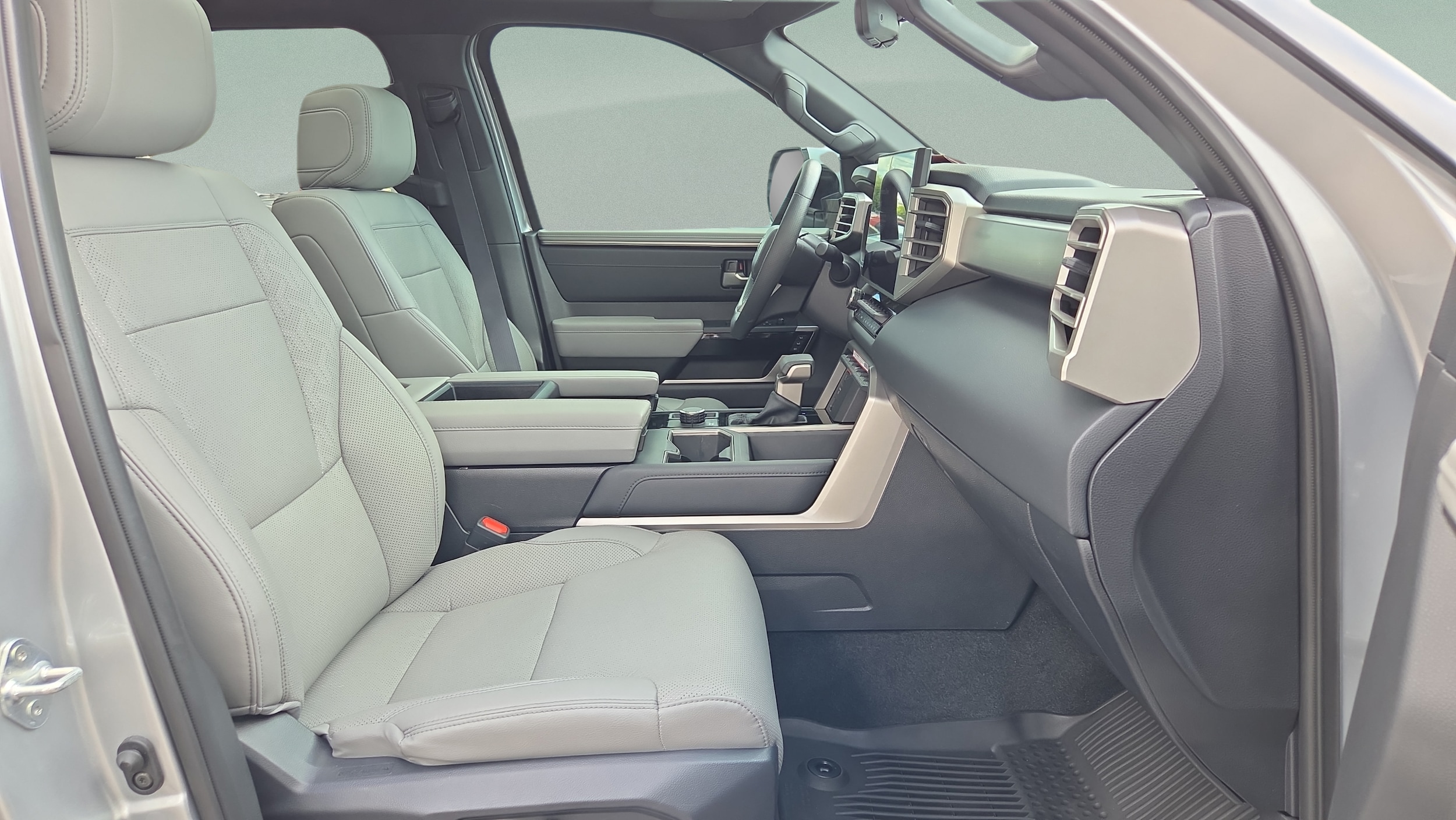 2025 Toyota Tundra Limited - Photo 17