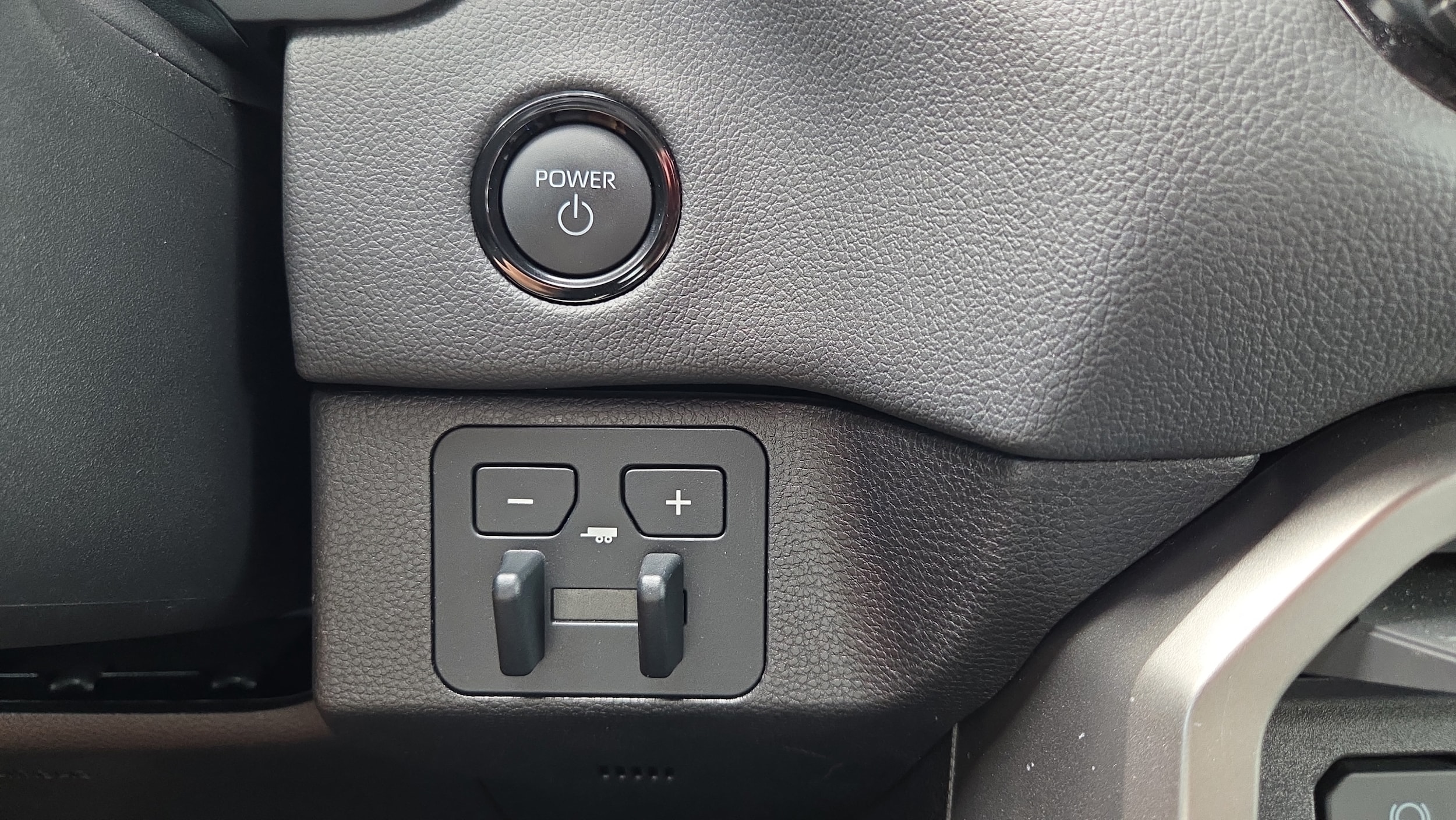 2025 Toyota Tundra Limited - Photo 28