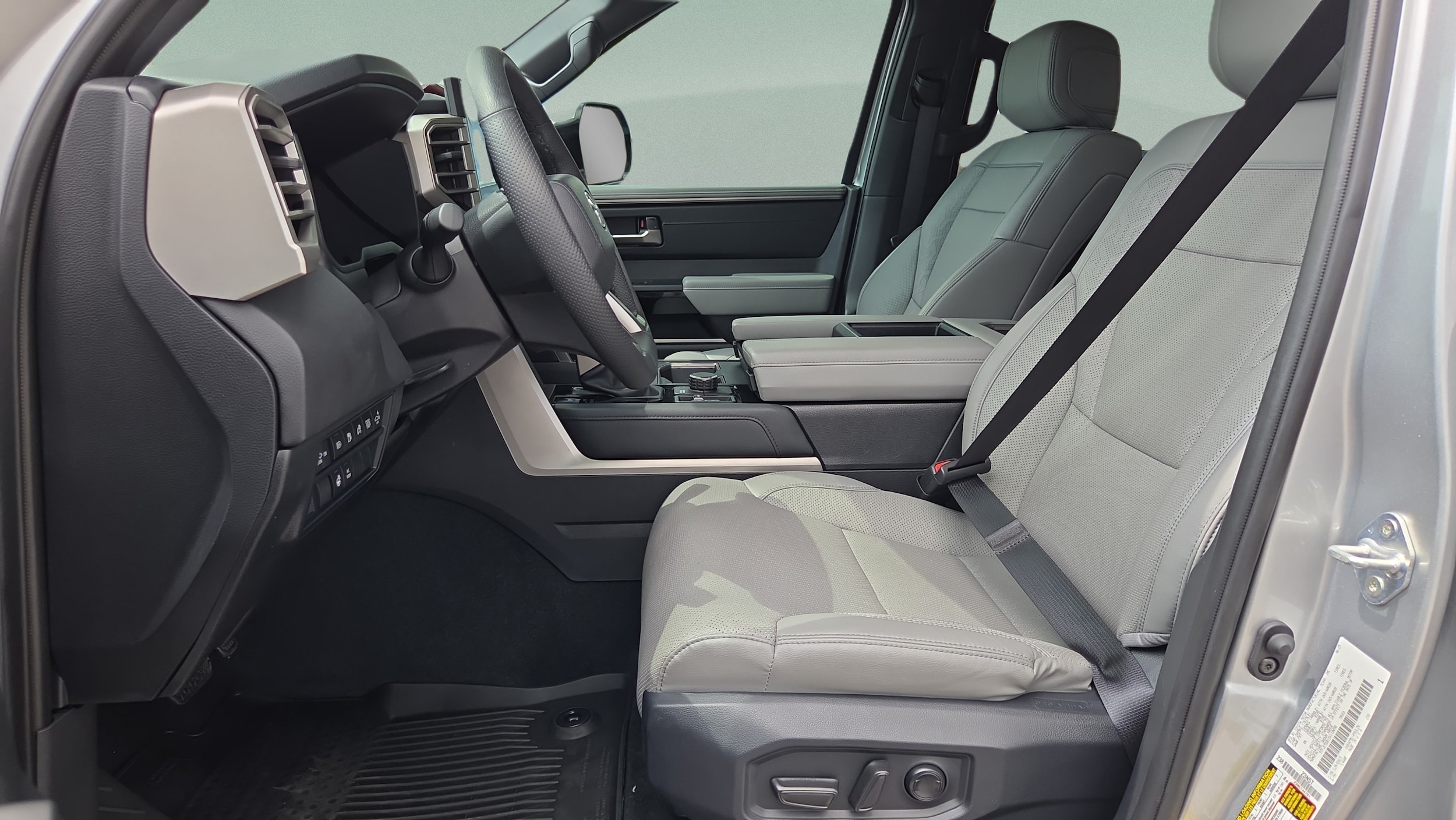 2025 Toyota Tundra Limited - Photo 11