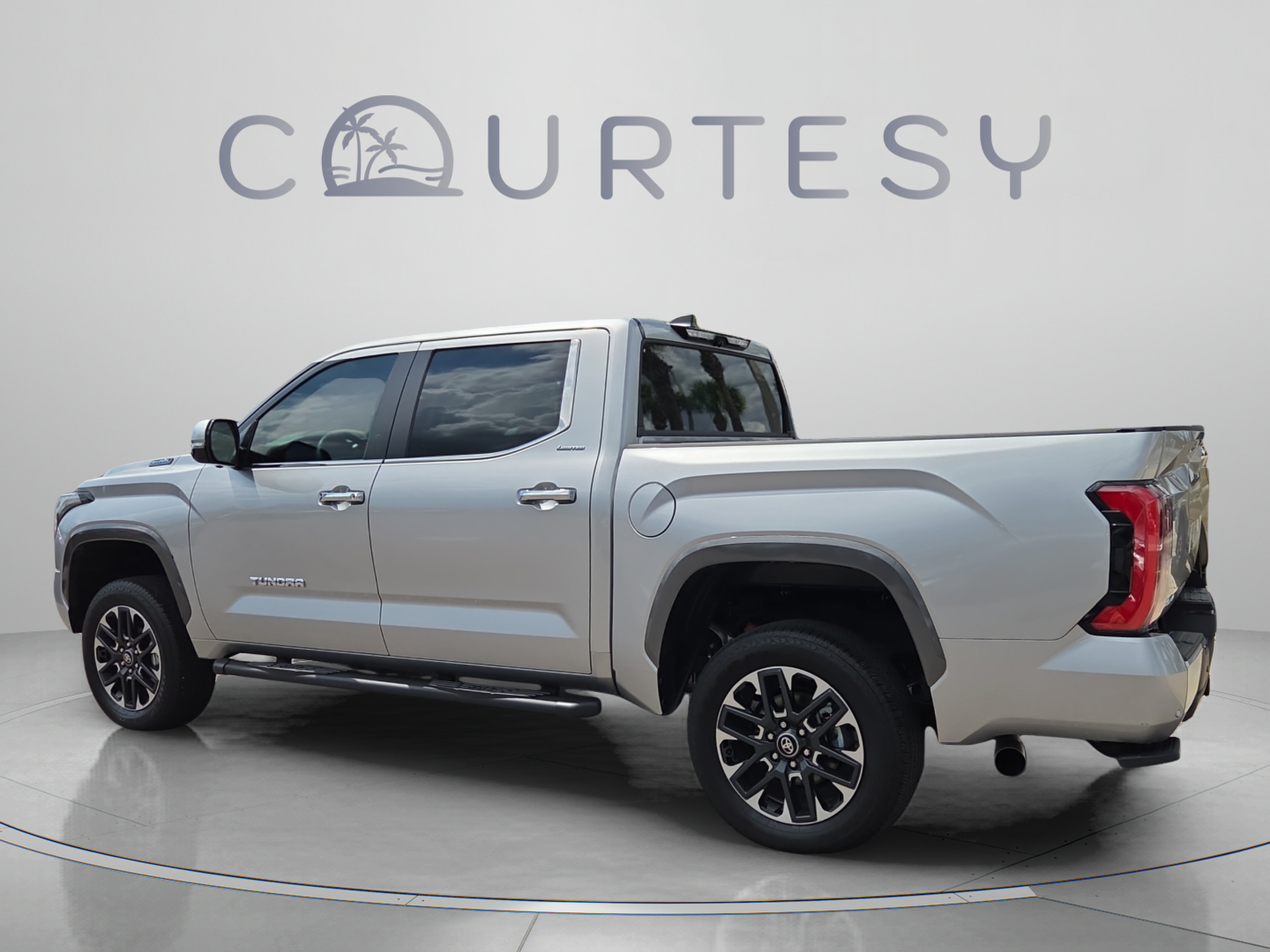 2025 Toyota Tundra Limited - Photo 4