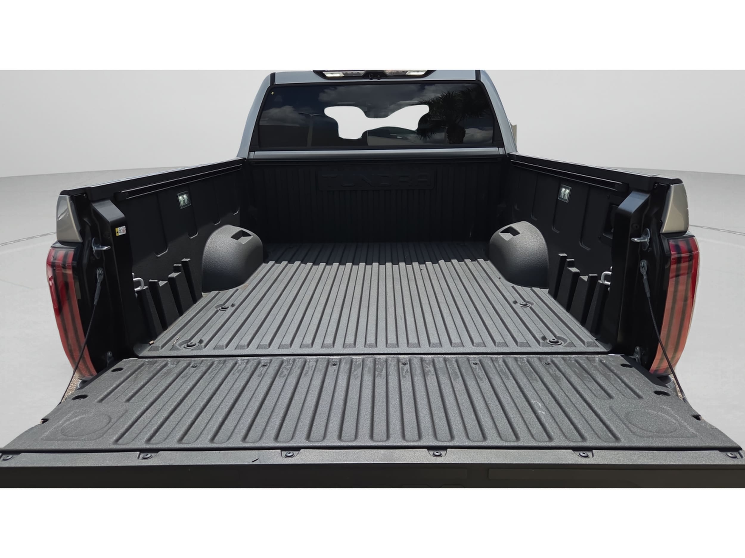2025 Toyota Tundra Limited - Photo 10