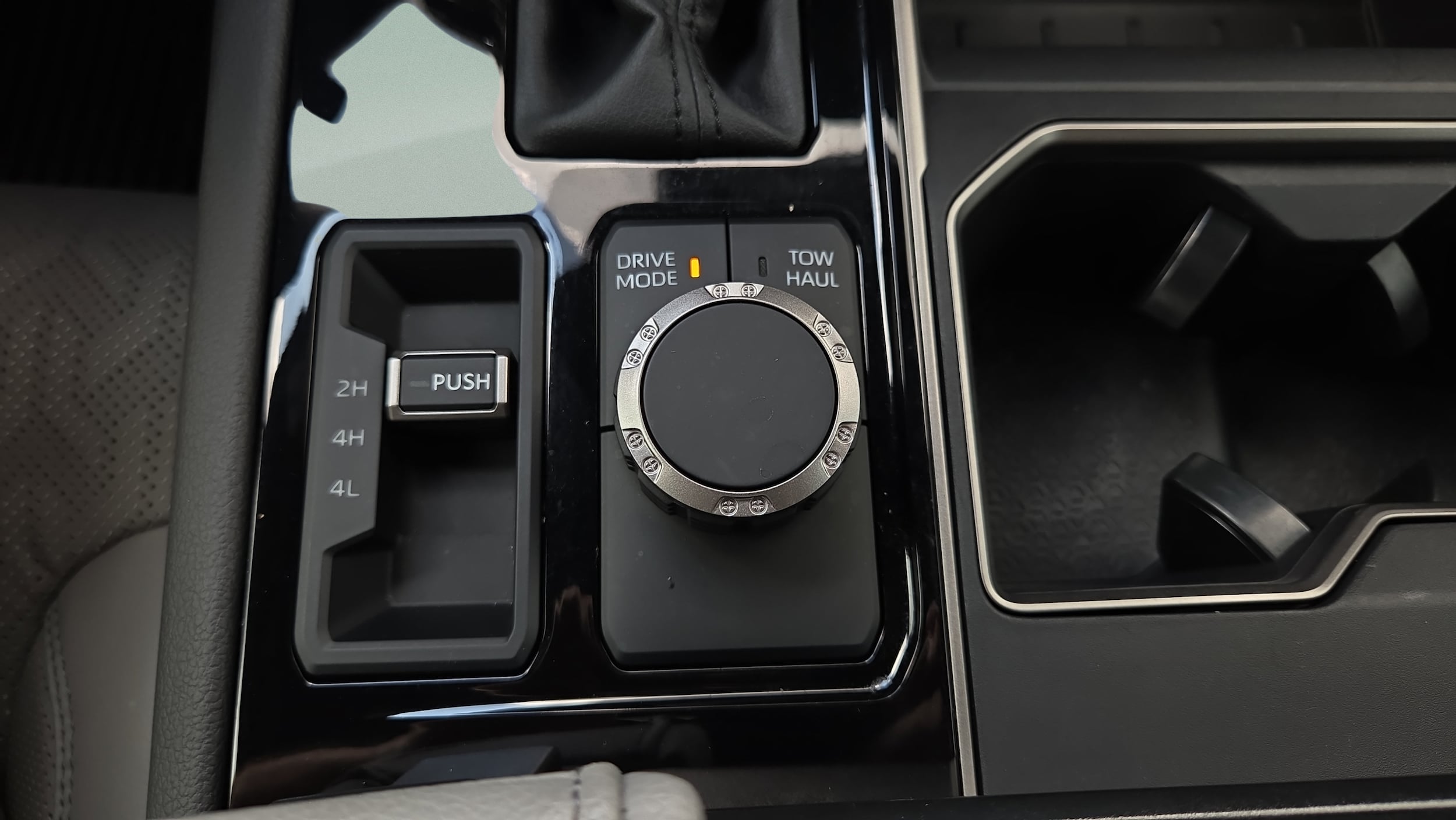 2025 Toyota Tundra Limited - Photo 27