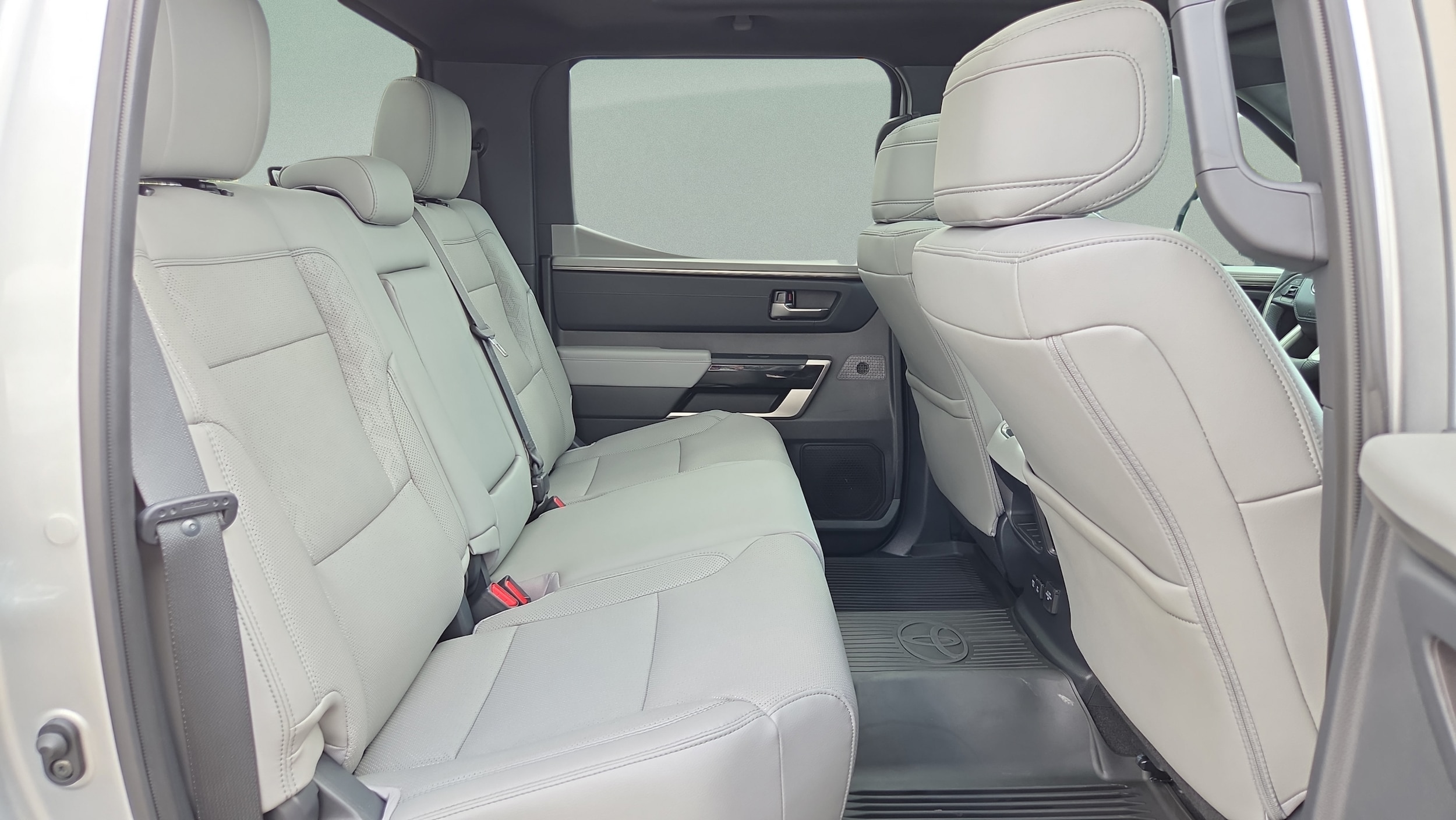 2025 Toyota Tundra Limited - Photo 16