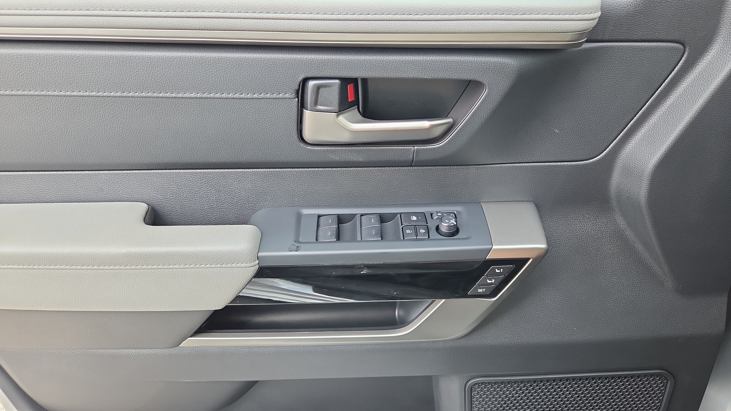 2025 Toyota Tundra Limited - Photo 19