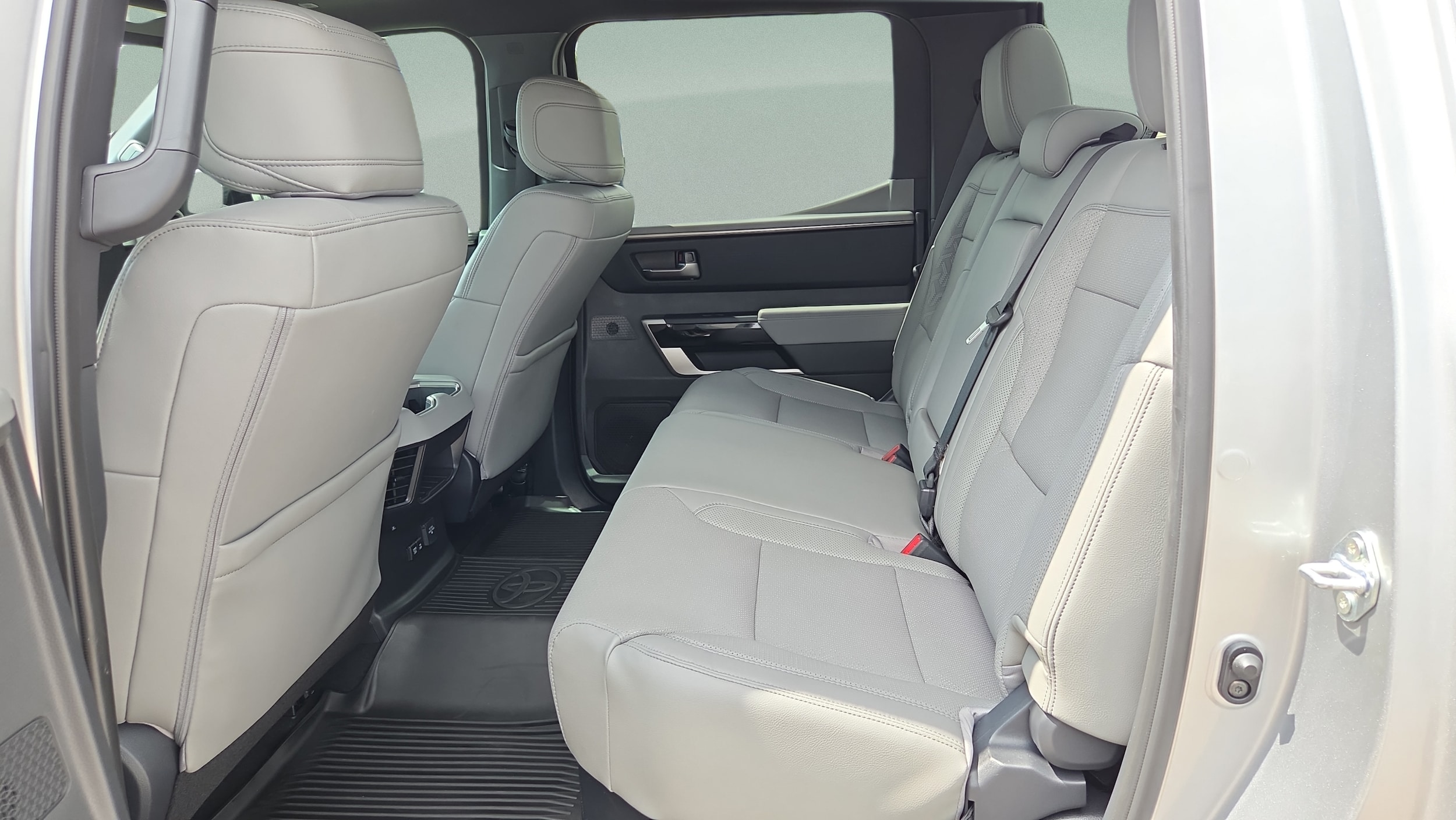 2025 Toyota Tundra Limited - Photo 12