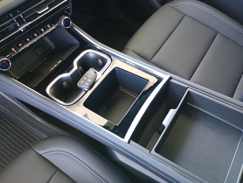 2027 Chevrolet Traverse LT - Photo 19