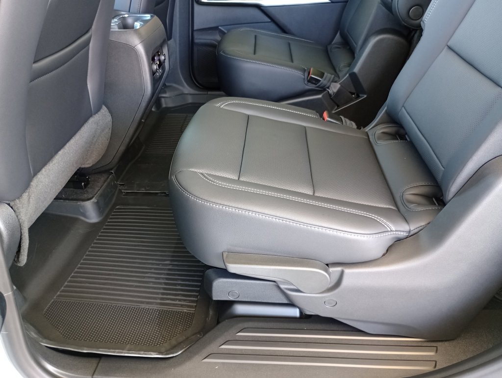 2027 Chevrolet Traverse LT - Photo 30