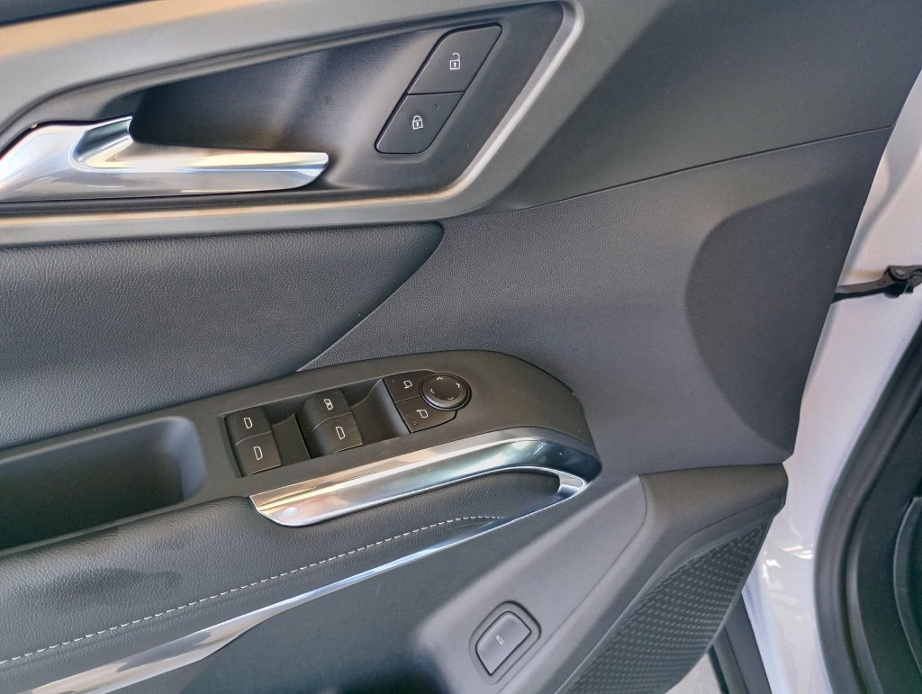 2027 Chevrolet Traverse LT - Photo 13