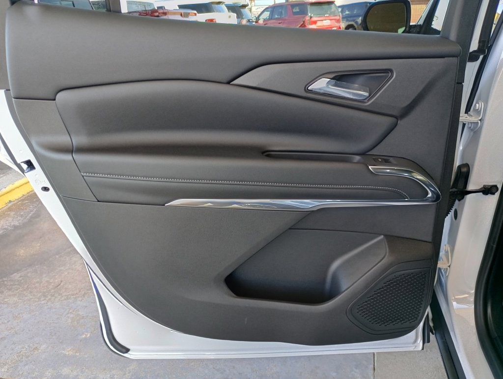 2027 Chevrolet Traverse LT - Photo 33
