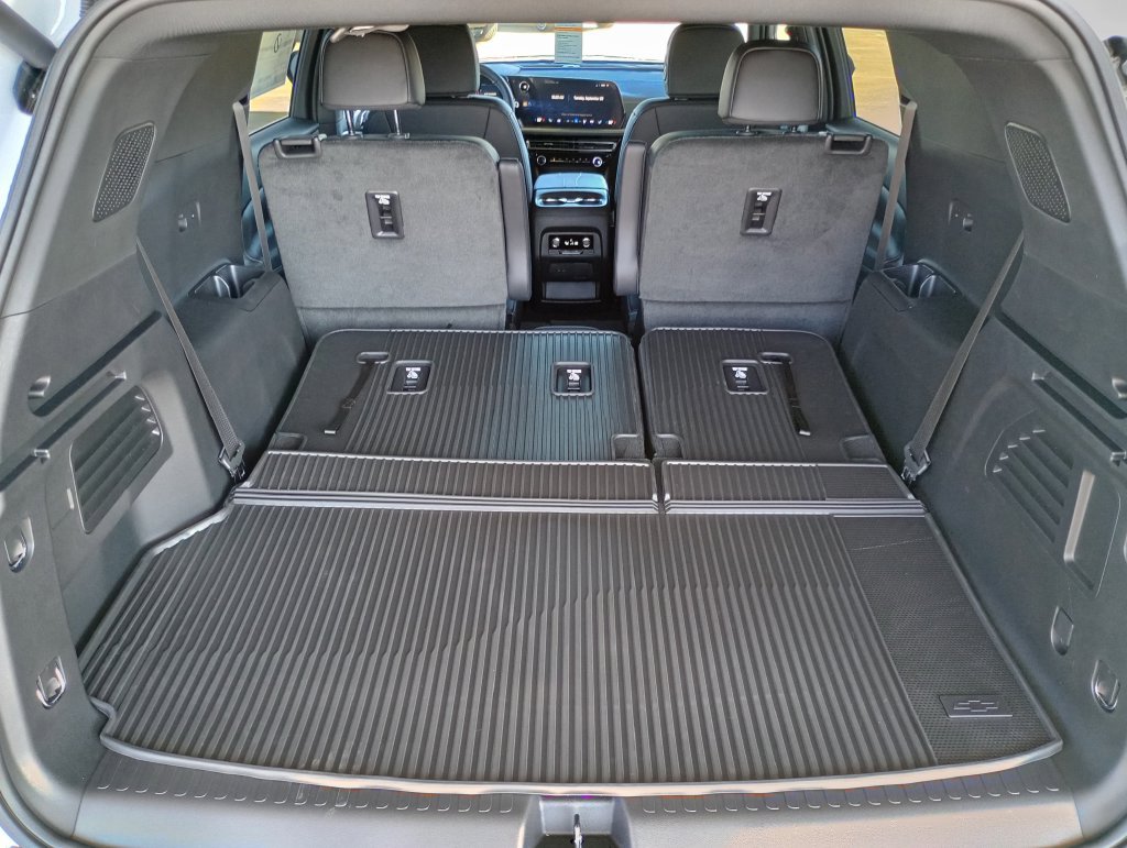 2027 Chevrolet Traverse LT - Photo 36