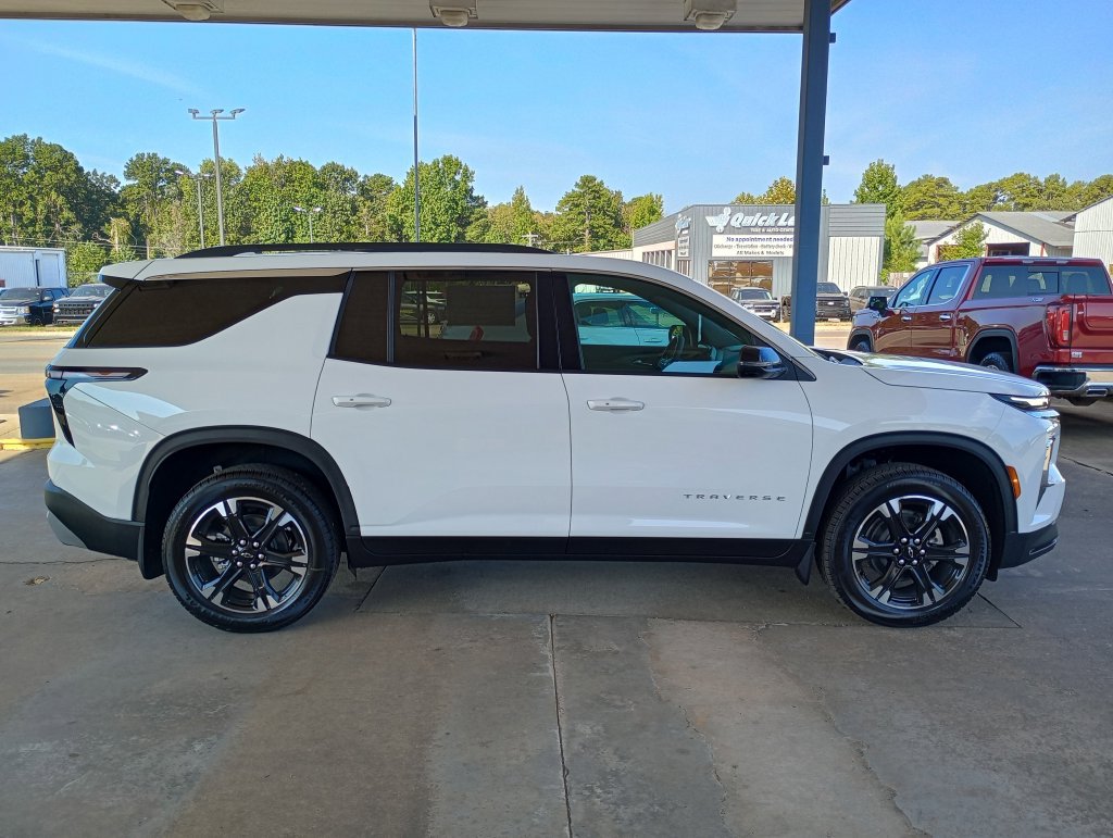 2027 Chevrolet Traverse LT - Photo 6