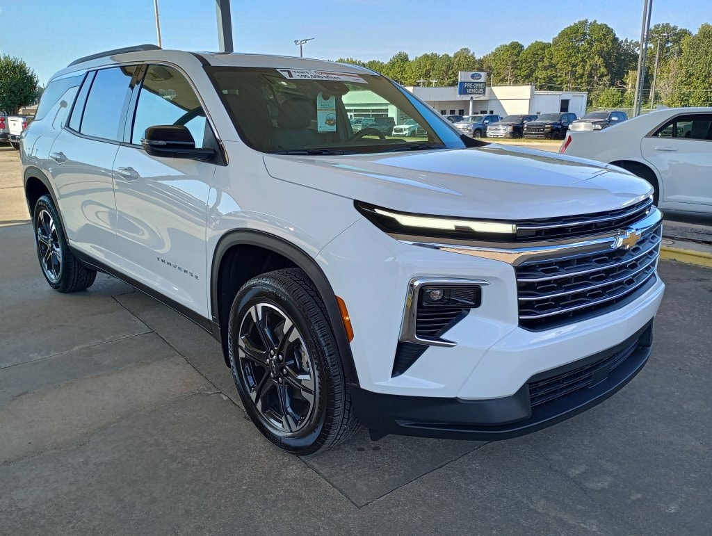 2027 Chevrolet Traverse LT - Photo 7