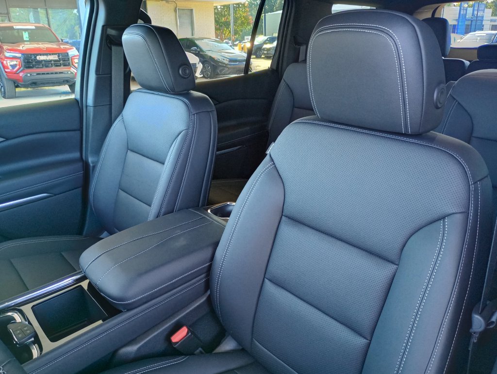 2027 Chevrolet Traverse LT - Photo 11