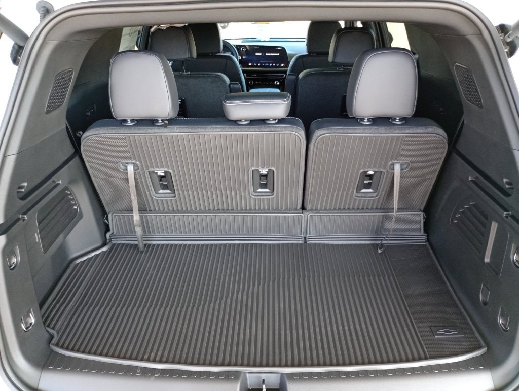 2027 Chevrolet Traverse LT - Photo 35