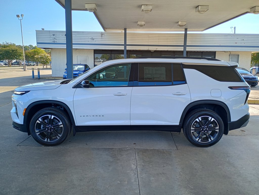 2027 Chevrolet Traverse LT - Photo 2