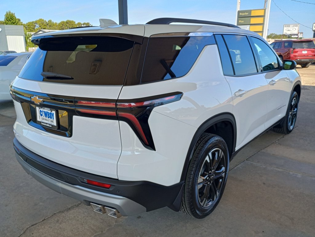 2027 Chevrolet Traverse LT - Photo 5