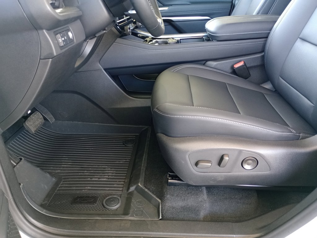 2027 Chevrolet Traverse LT - Photo 10