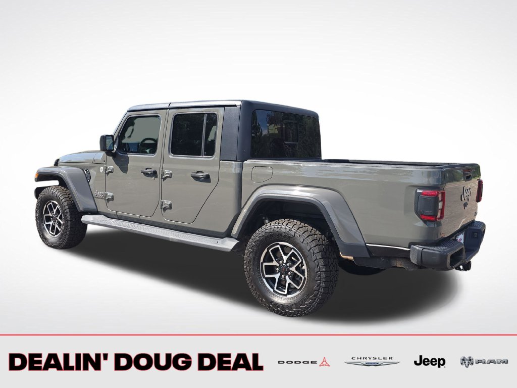Used 2020 Jeep Gladiator Overland Truck