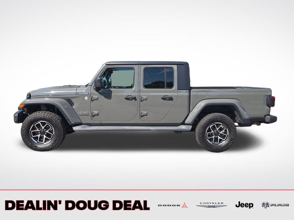 Used 2020 Jeep Gladiator Overland Truck