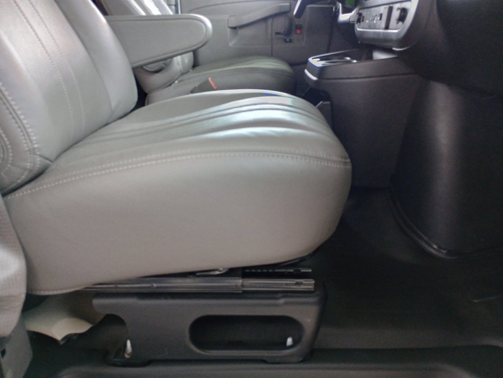2025 GMC Savana Cargo Work Van - Photo 22