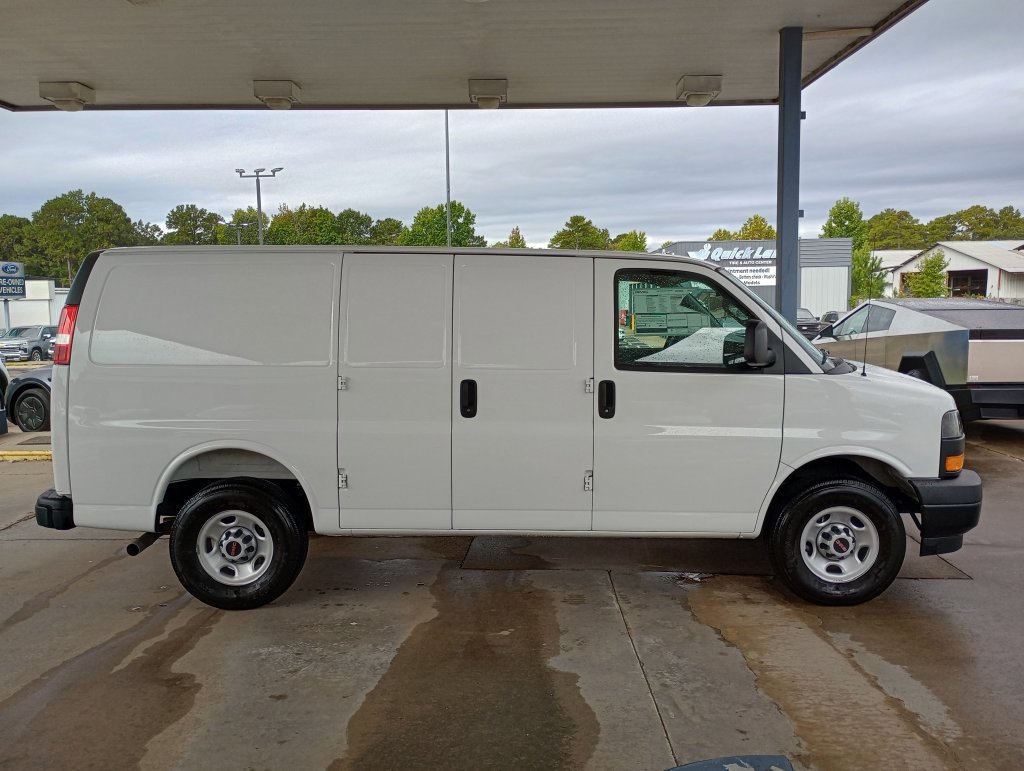 2025 GMC Savana Cargo Work Van - Photo 7