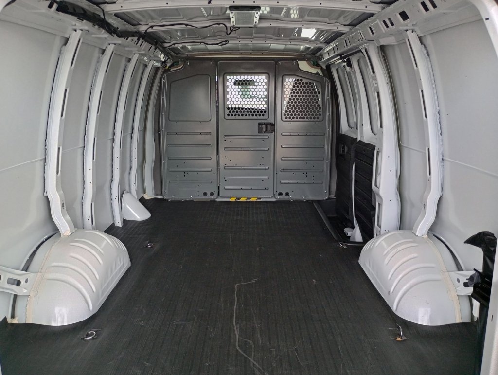 2025 GMC Savana Cargo Work Van - Photo 29