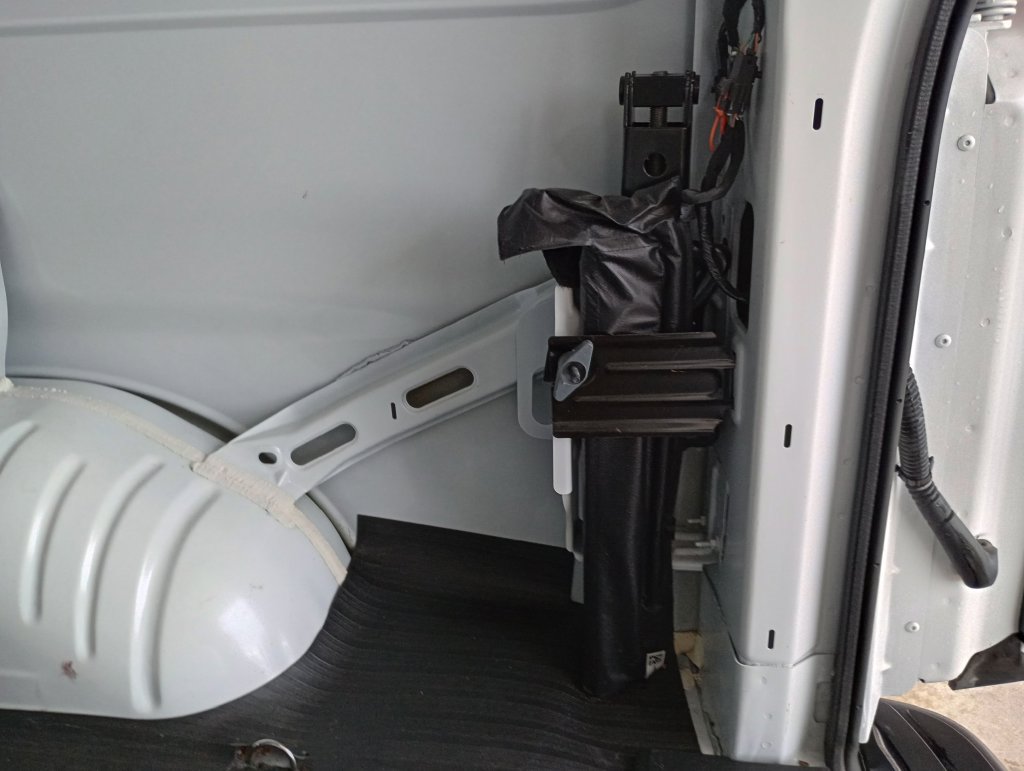 2025 GMC Savana Cargo Work Van - Photo 30