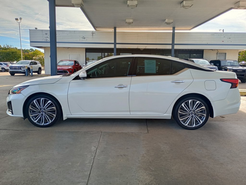 Used 2024 Nissan Altima SL FWD Sedan