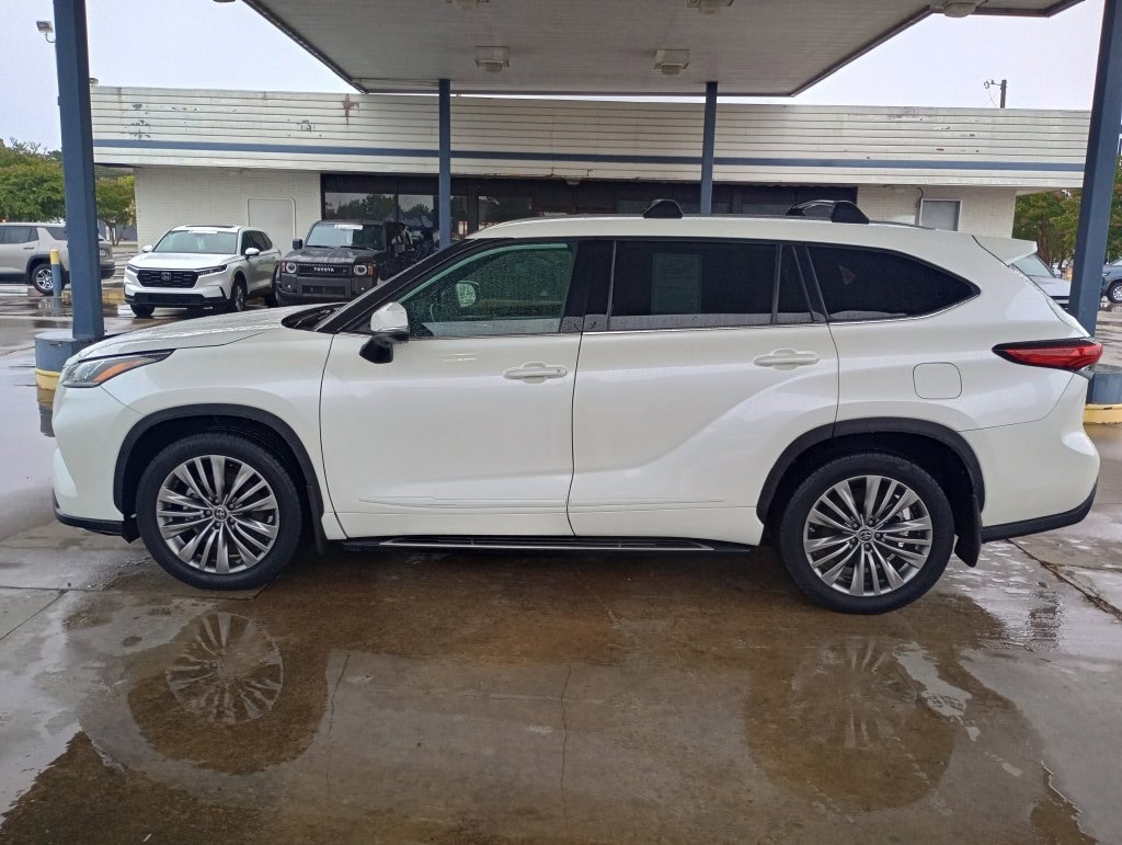 Used 2021 Toyota Highlander Platinum SUV