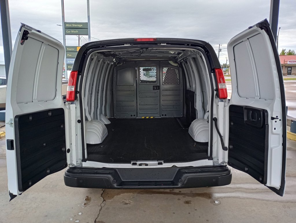 2025 GMC Savana Cargo Work Van - Photo 28