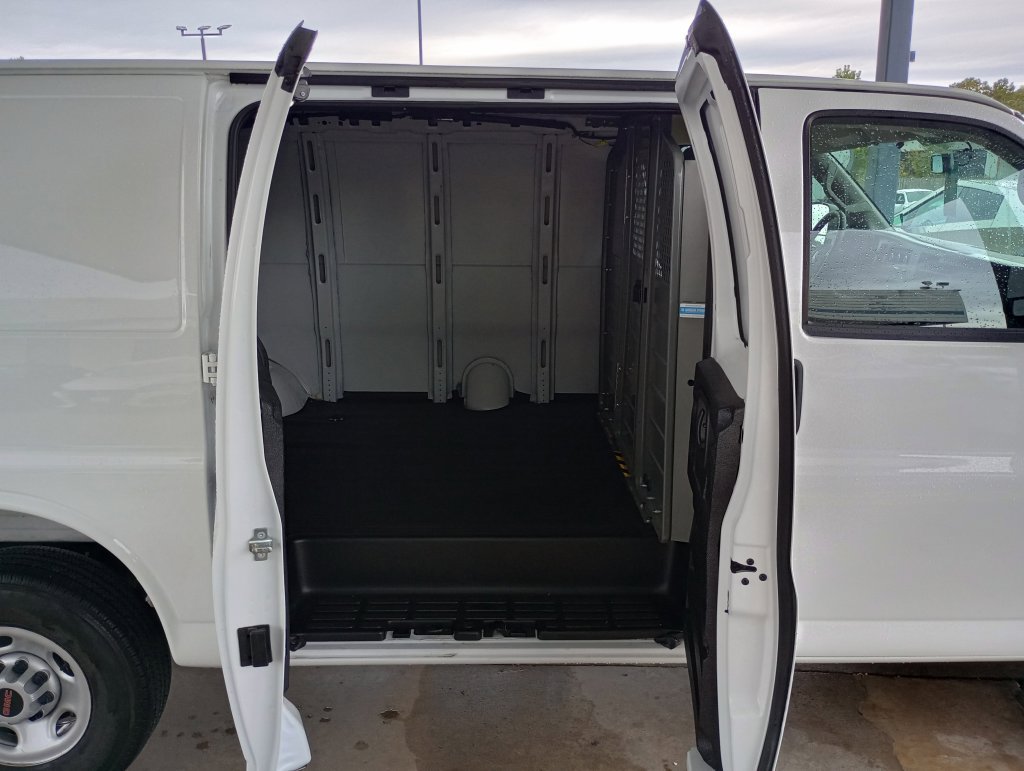 2025 GMC Savana Cargo Work Van - Photo 26