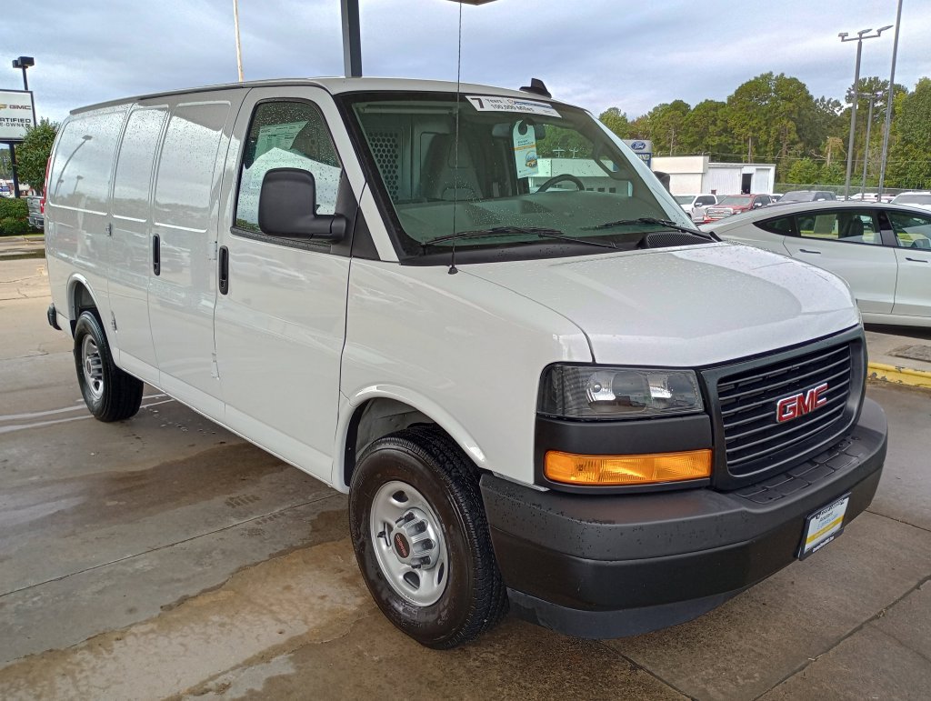 2025 GMC Savana Cargo Work Van - Photo 8
