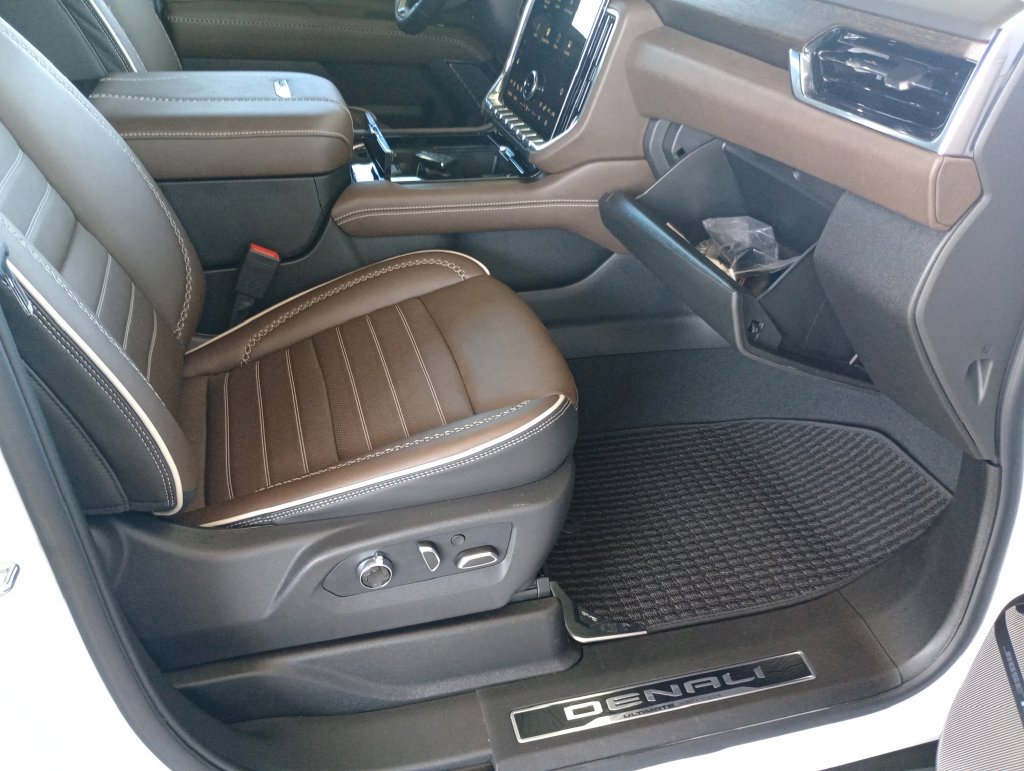 2026 GMC Yukon XL Denali Ultimate - Photo 20