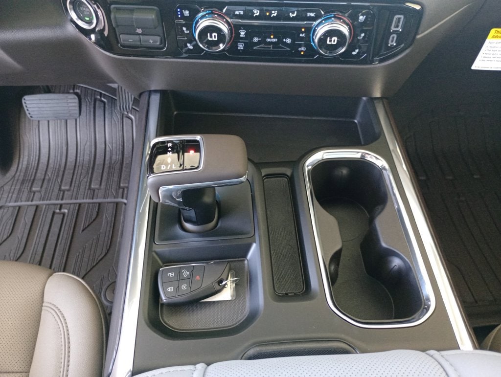 2026 GMC Sierra 1500 SLT - Photo 12