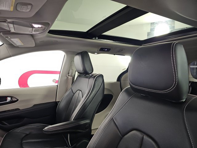 2024 Chrysler Pacifica Limited - Photo 9