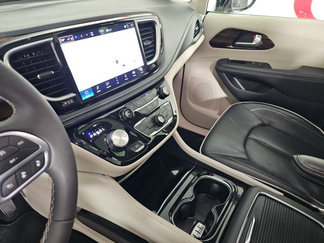 2024 Chrysler Pacifica Limited - Photo 25