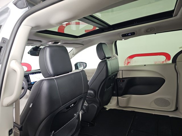 2024 Chrysler Pacifica Limited - Photo 13