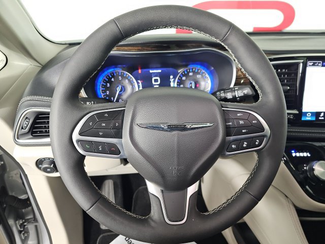 2024 Chrysler Pacifica Limited - Photo 18
