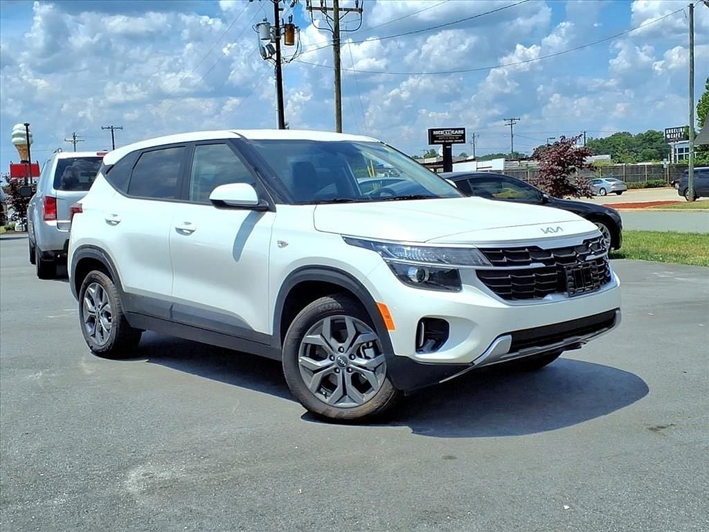 Used 2025 Kia Seltos LX SUV